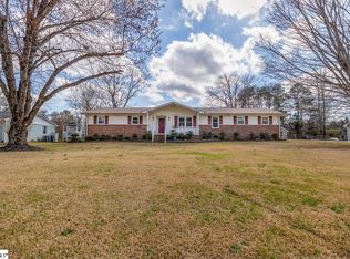 220 McCarter Dr, Wellford, SC 29385