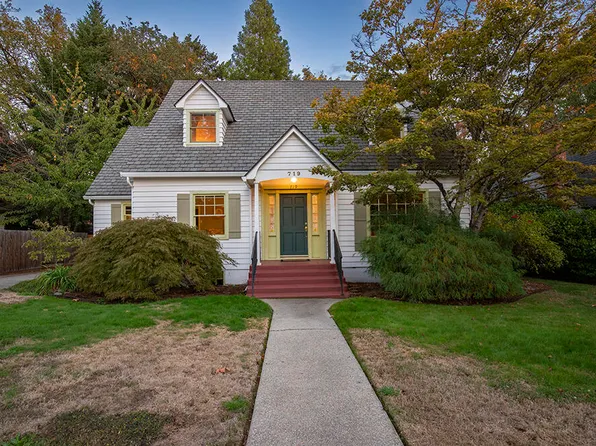 719 NW 3rd St, Grants Pass, OR 97526