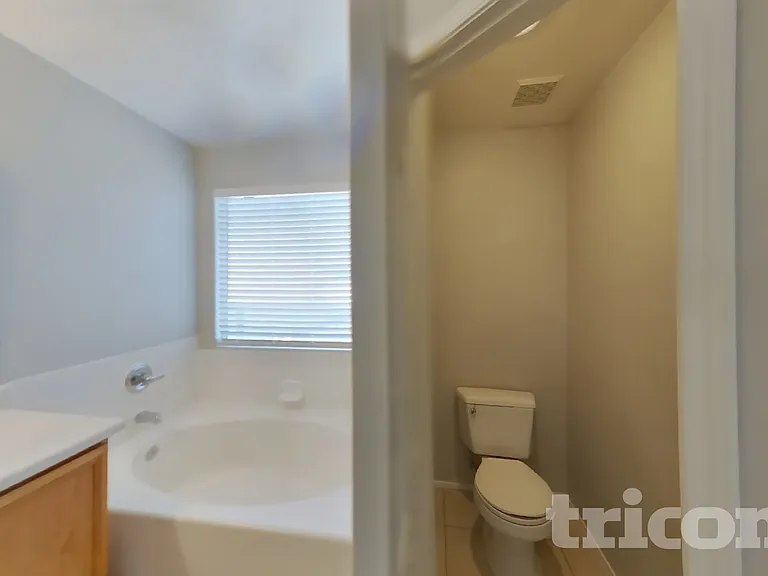 2114 Seattle Shore St — Photo 8