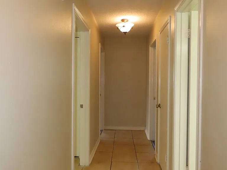 808 Corey Dr — Photo 7
