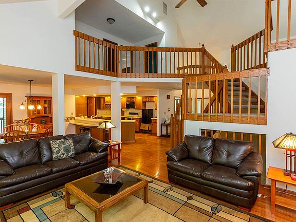 3rd image of 2310 Trailridge Dr