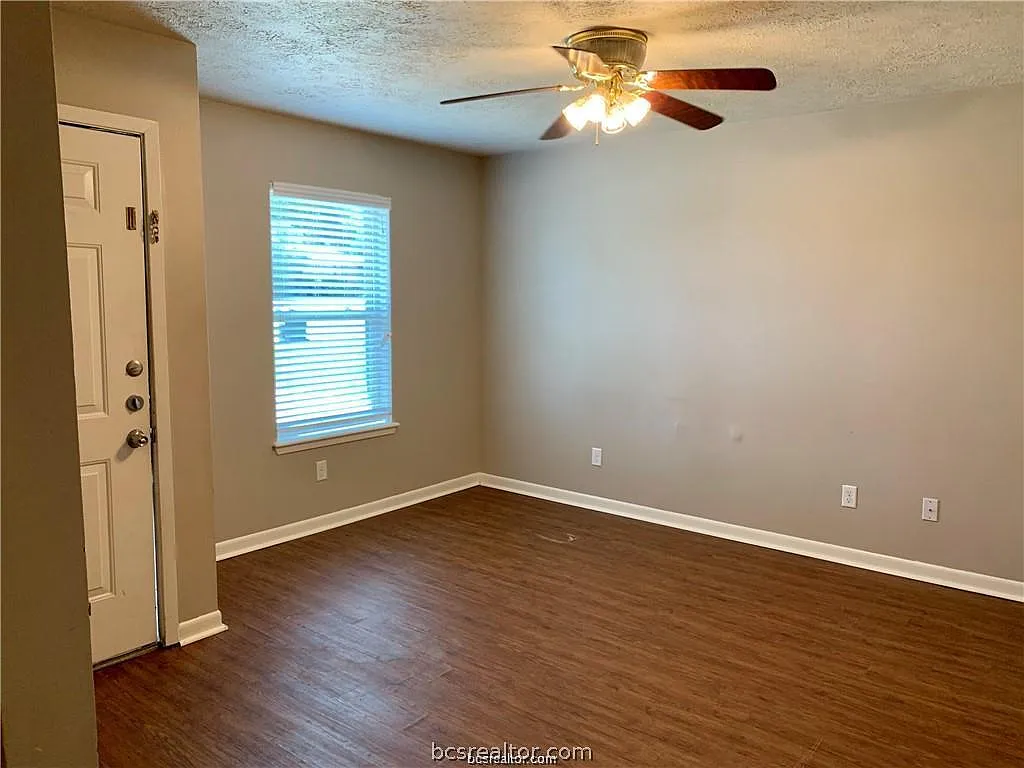 2 bed, 910 sqft, $1,400 — Photo 3
