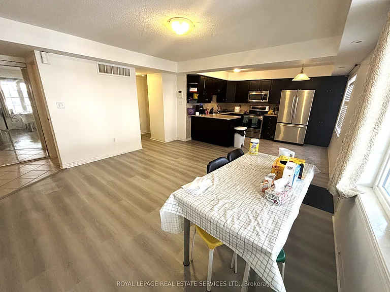 764 Neighbourhood Cir #4 — Photo 7