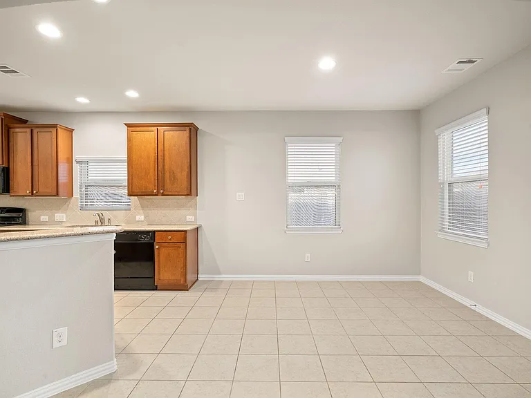 135 San Bernard Dr — Photo 13