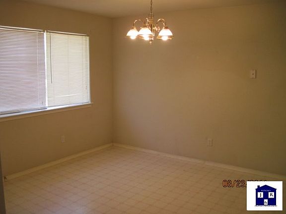 4th image of 604 Mesquite Cir