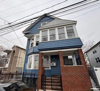 555 S 10th St, Newark, NJ, 07103