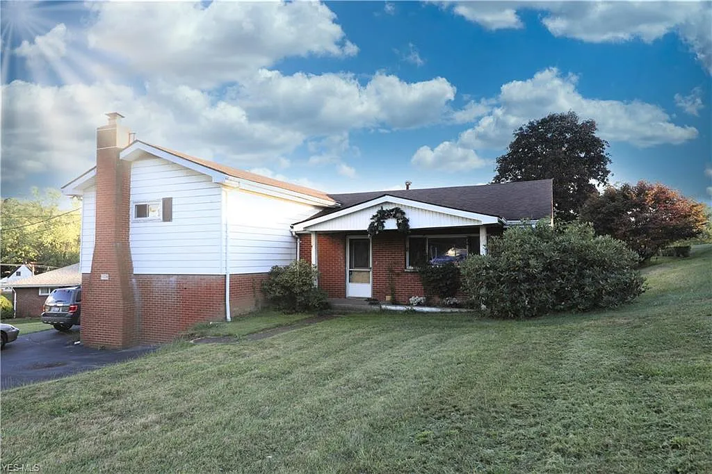 1108 Hillcrest Rd photo 1