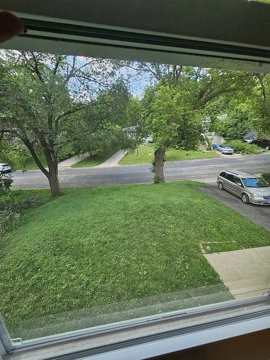 4 bed, 2.0 bath, 1997 sqft, $2,995 — Photo 2