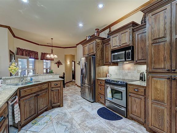 2nd image of 17212 Hardwood Pl
