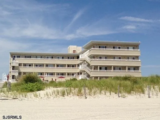 5300 Boardwalk #220