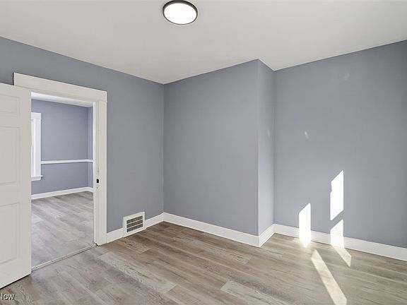 5th image of 792 London Rd