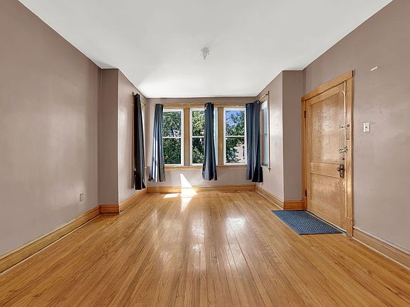 3rd image of 4437 S Talman Ave