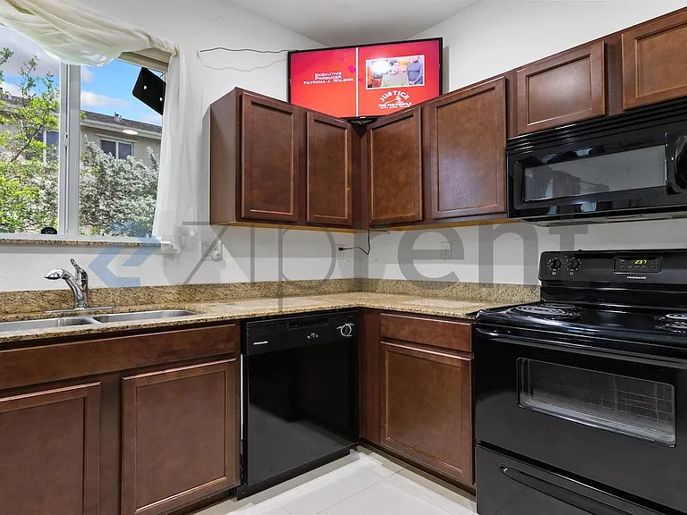 21429 NW 13th Ave — Photo 14
