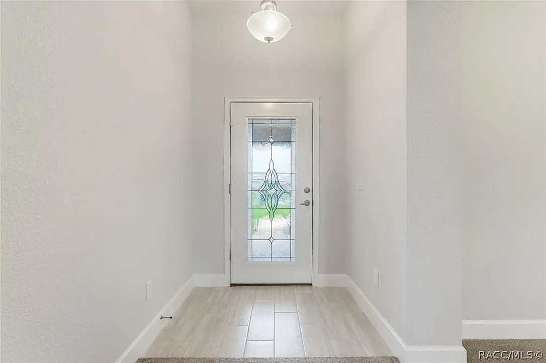 3 bed, 1628 sqft, $2,400 — Photo 2