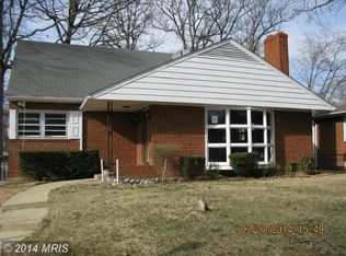 920 Forest Dr S, Oxon Hill, MD 20745