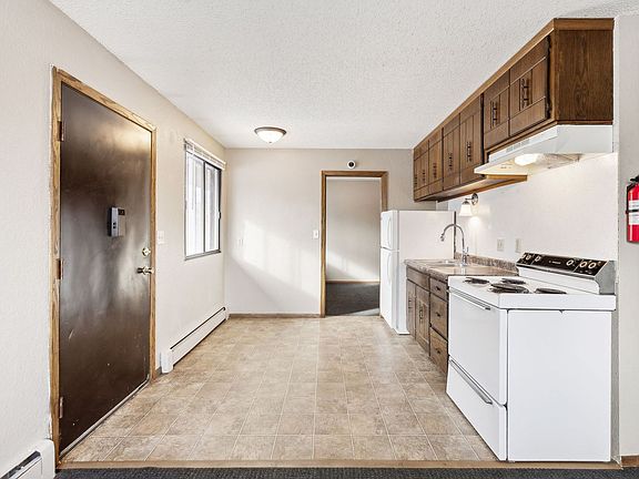 5th image of 96 Arlington Ave W #1445
