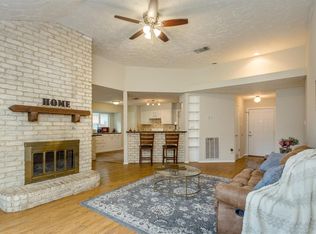 442 Reseda Dr, Webster, TX 77598