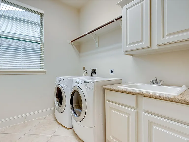 10307 Latta Creek Dr — Photo 24