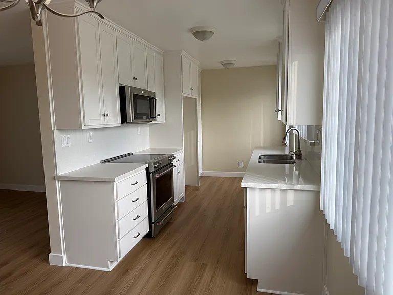 2601 N Glenoaks Blvd #E — Photo 8