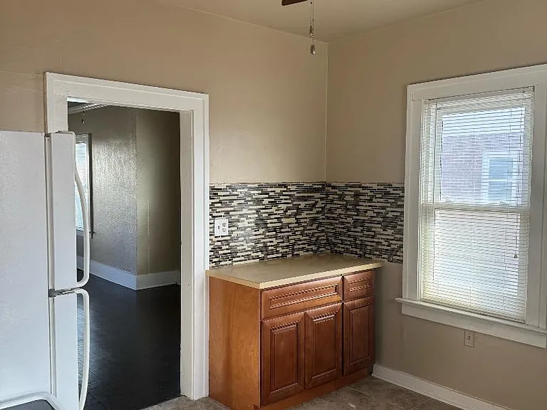 1507 Whitener St — Photo 5