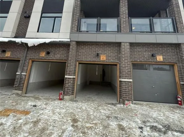 1695 Dersan St #904, Pickering, ON L1X 0S9
