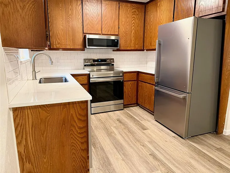 1800 Hillcrest Dr — Photo 9