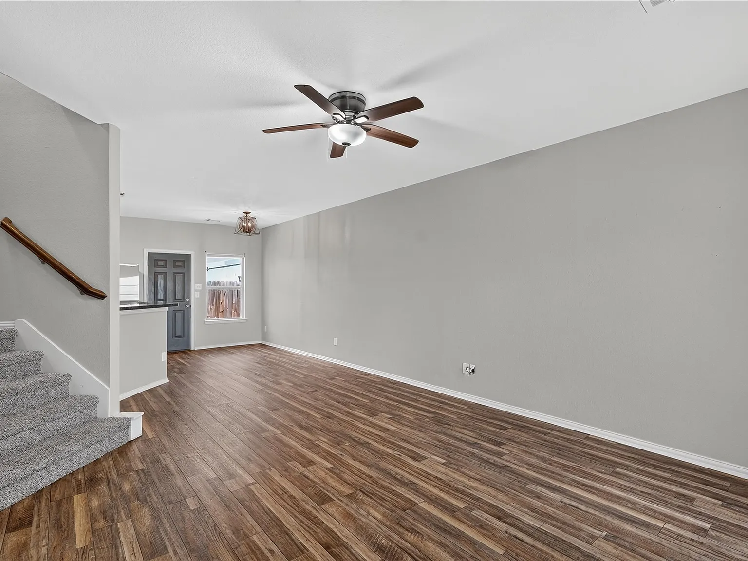 4 bed, 1758 sqft, $2,098 — Photo 2