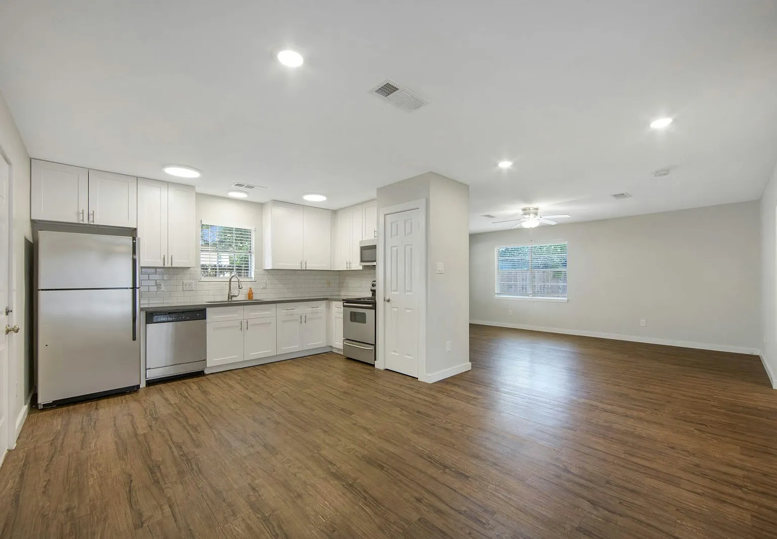 1820 Pine Village Dr, Unit 1822 — Photo 3