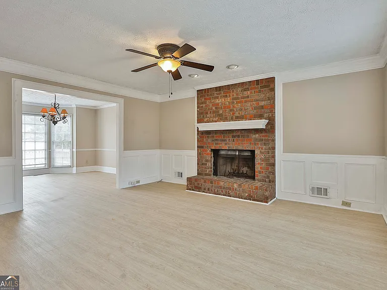544 Sullivan Rd — Photo 6