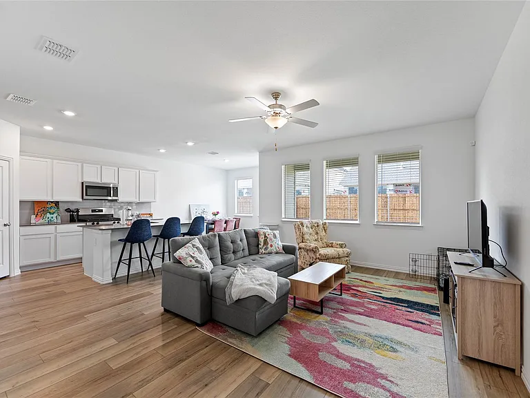 1209 Mesquite Ln — Photo 2