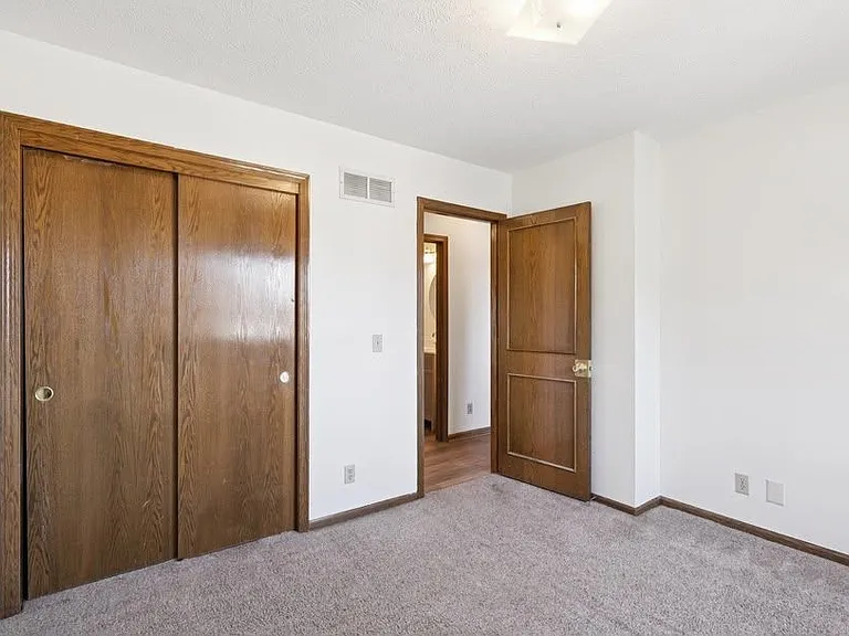 7820 S 70th St — Photo 14