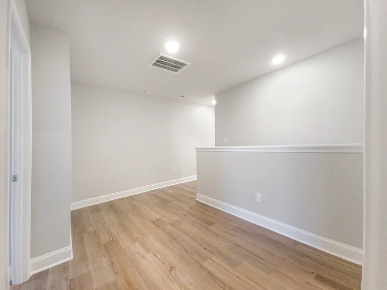 1839 Catawba Ave — Photo 2