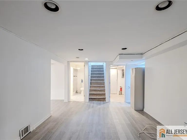 9 Haven Ter — Photo 17