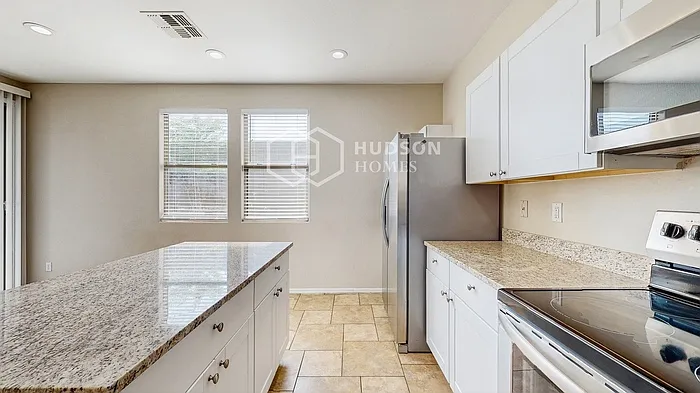 1407 N 79th Ln — Photo 10