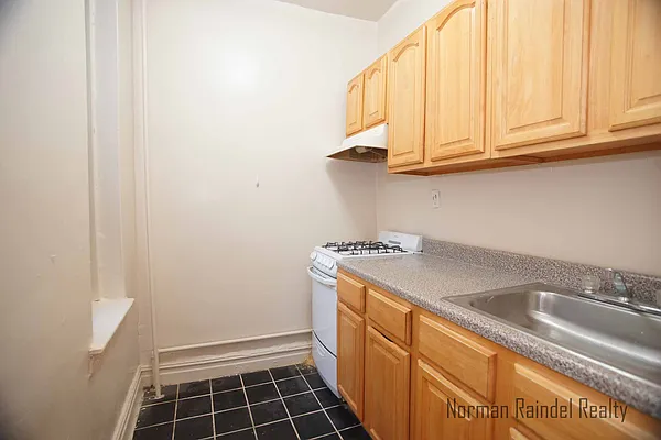 Rented by Norman Raindel, LREB | media 3