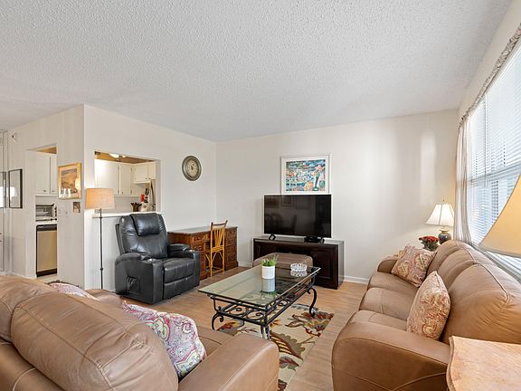 5th image of 2106 Cambridge E