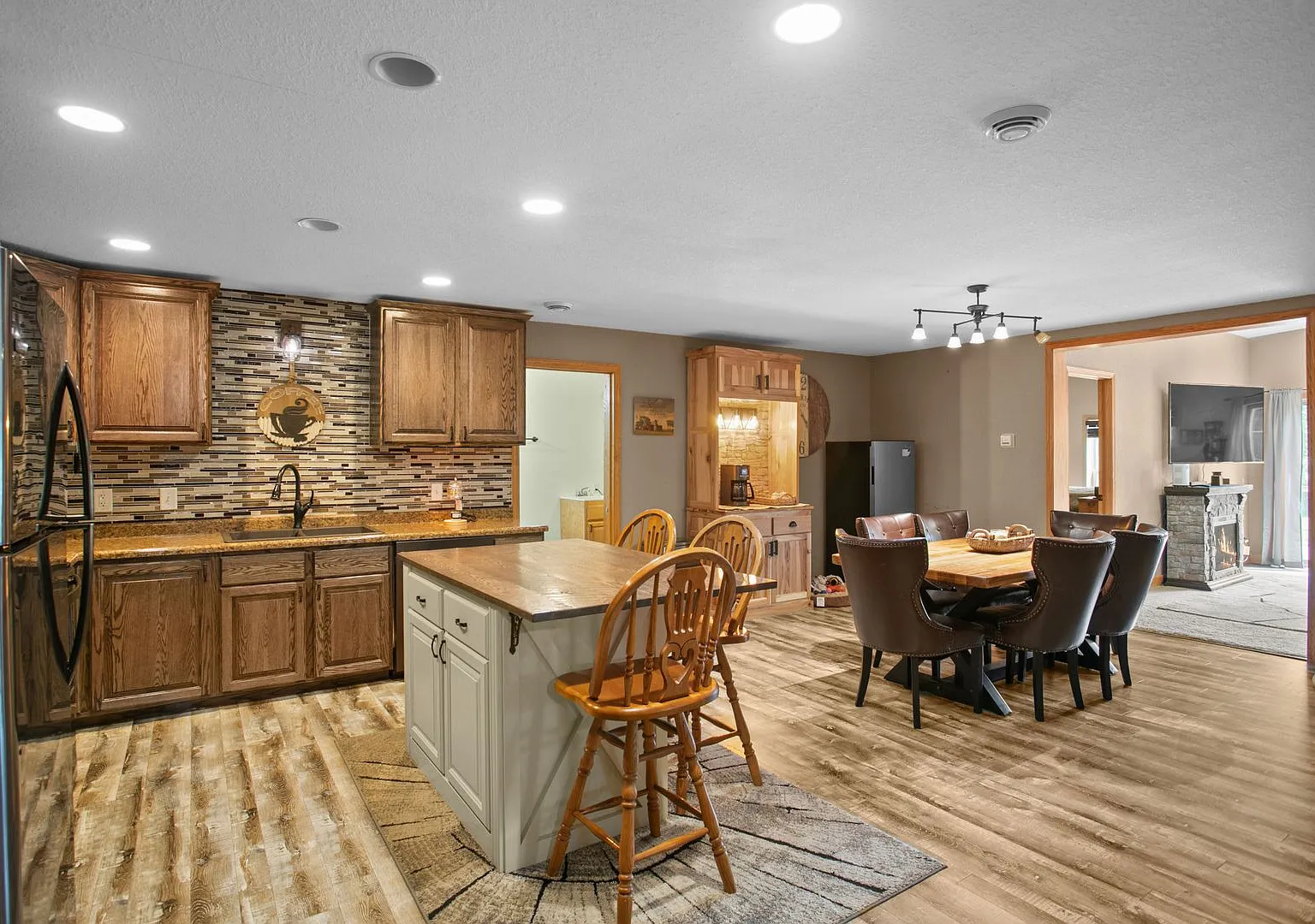 One Level Country Living! 2bd, 1ba, 2 acres — Photo 4