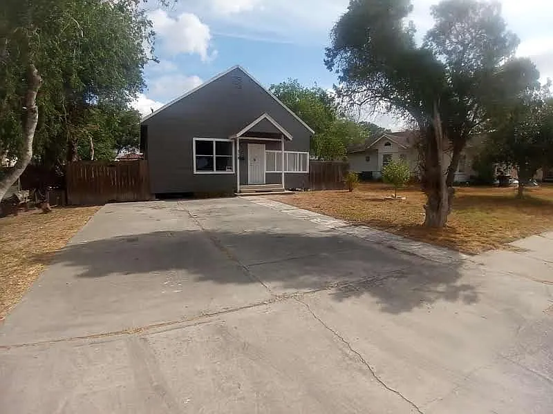 3 bed, 1294 sqft, $1,275 — Photo 2
