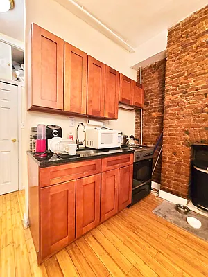 Rented by Delmark Realty LLC | media 12