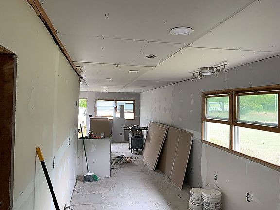 4th image of 8460 Central Ave NE