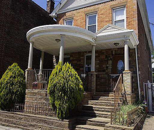 Front of the house 