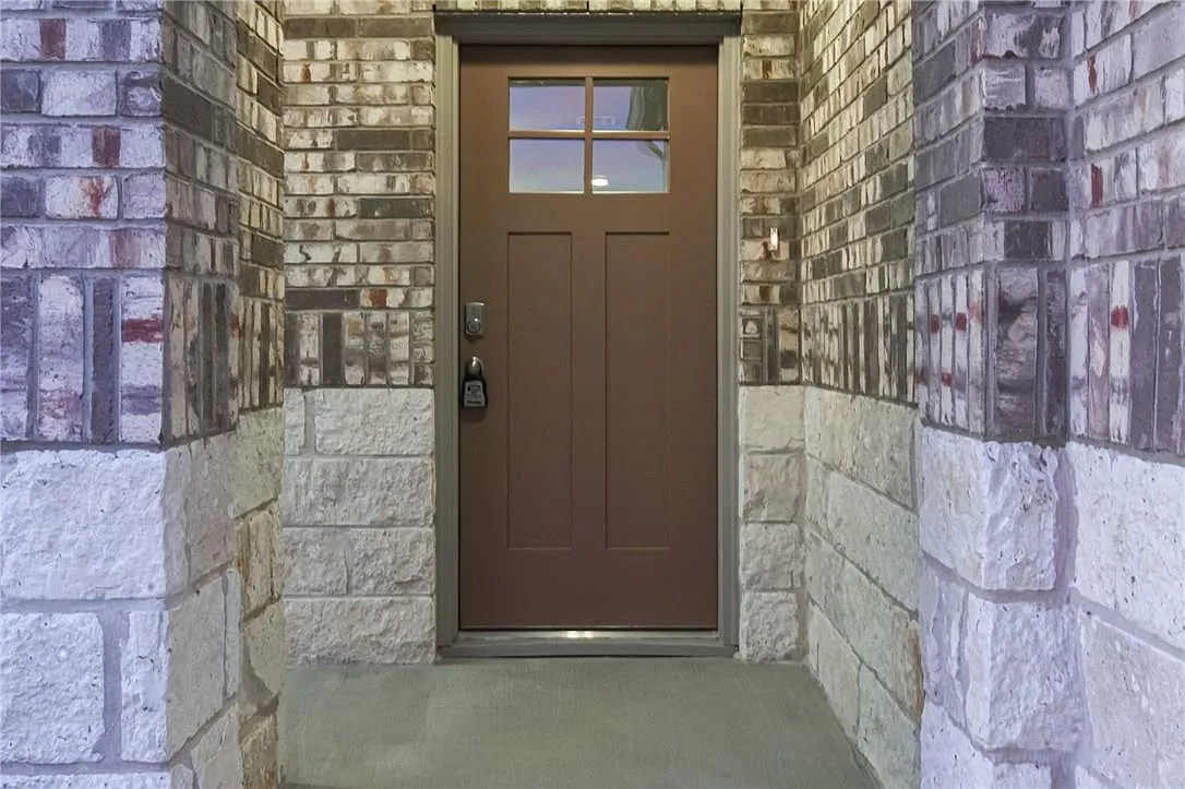 4 bed, 3.0 bath, 2321 sqft, $2,400 — Photo 3