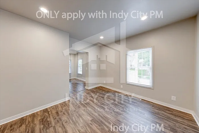117 N Riley Ave — Photo 9