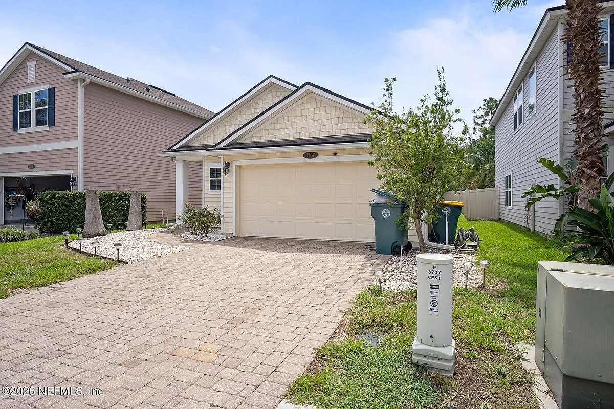 3 bed, 2.0 bath, 1661 sqft, $2,600 — Photo 3