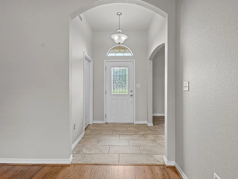 5470 Westmeadow Ln — Photo 2