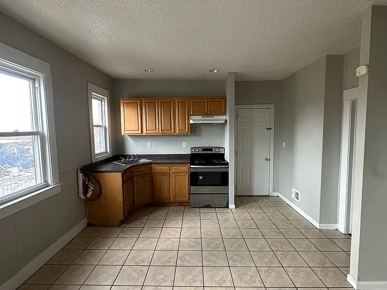 649 1st Ave #2 — Photo 3