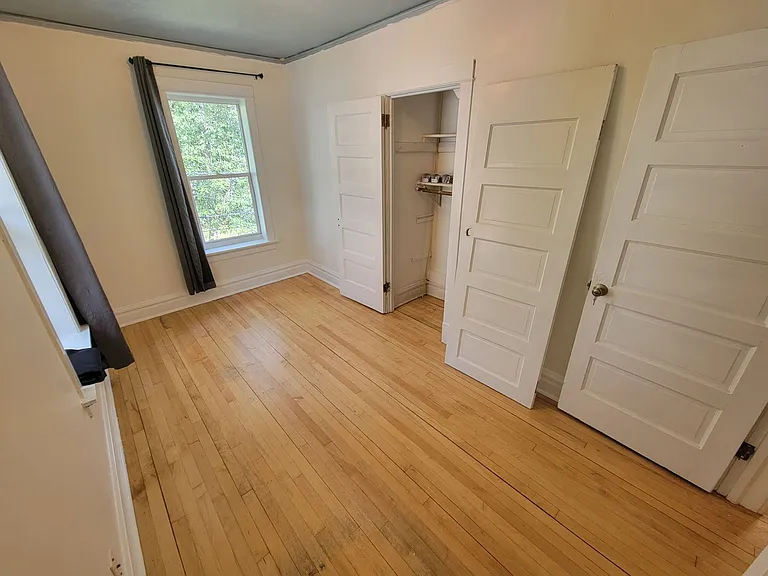 422 N 13th Ave E — Photo 9