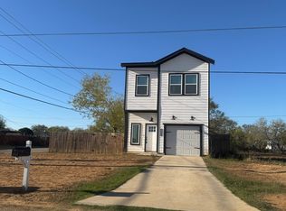 1201 Willow St, Jourdanton, TX 78026