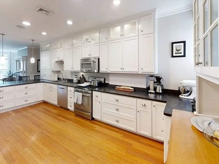 5 Strathmore Rd #4 — Photo 1