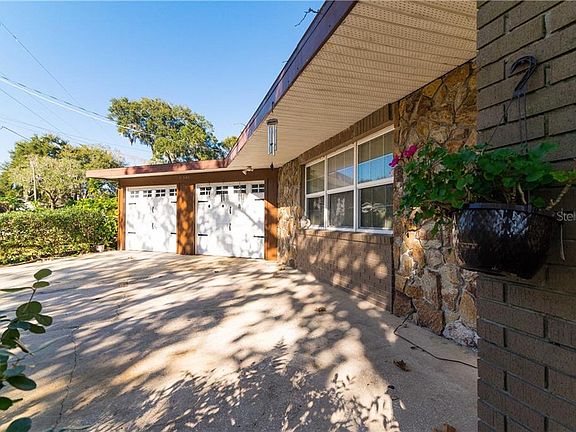 3rd image of 11546 Meadowlane Dr